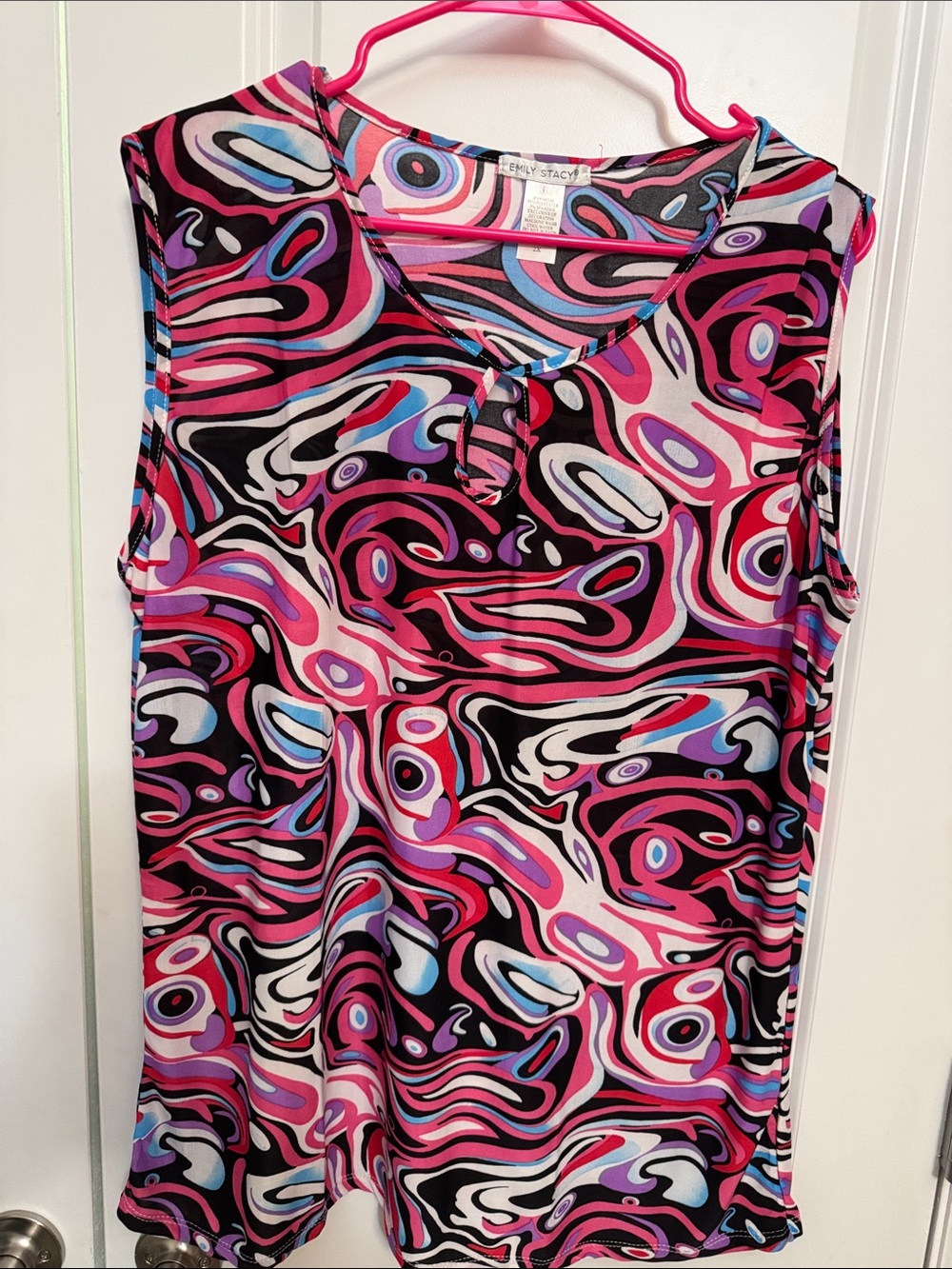 Sleeveless Abstract Swirl Tank Top in Pink & Black